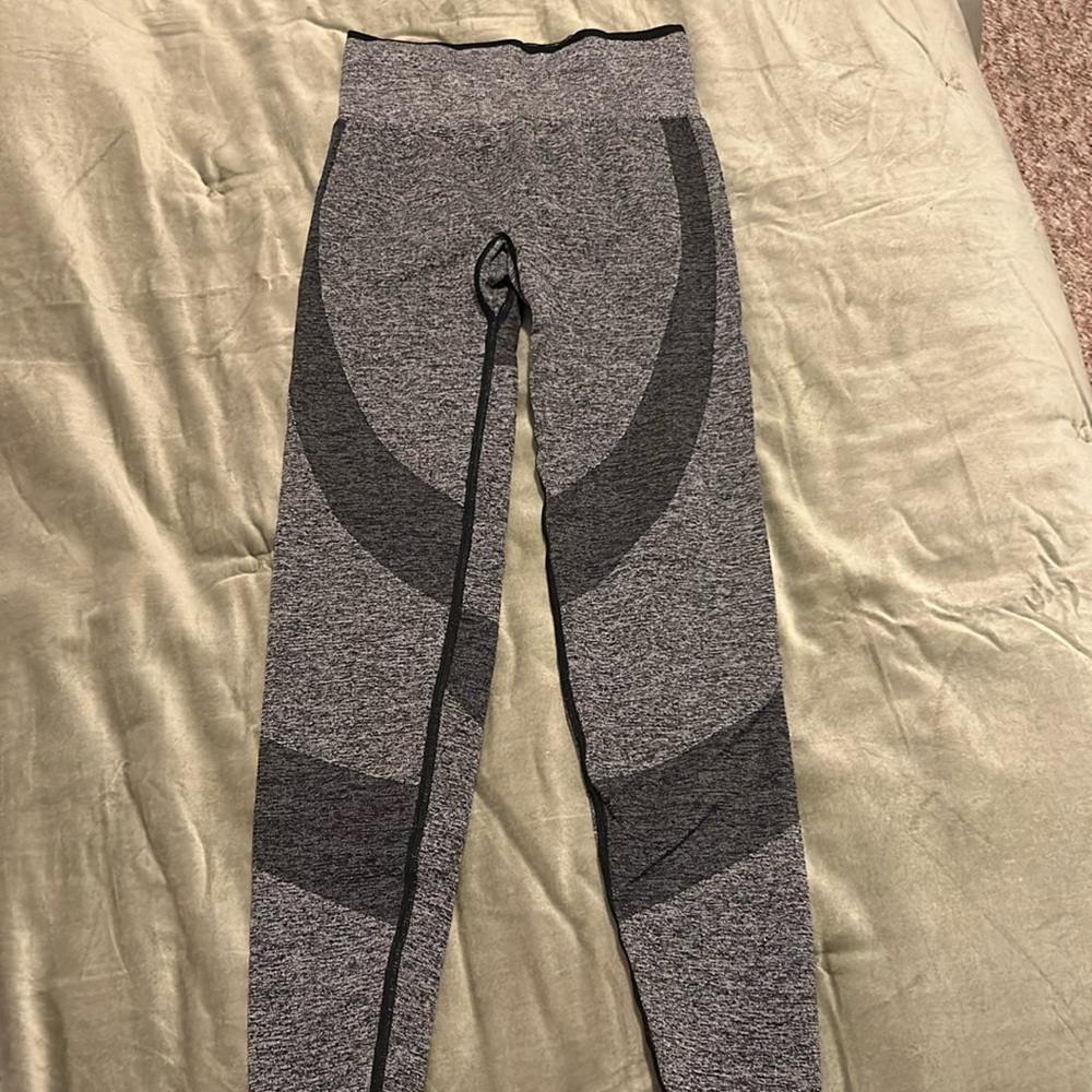 Victorias Secret PINK women’s size XS grey leggings